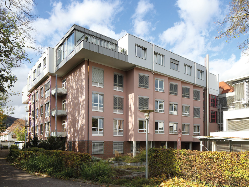 , Kreiskrankenhaus Blaubeuren erweitert das Geb&auml;ude um ein zus&auml;tzliches Stockwerk in Heinkel Modulbauweise, Heinkel Modulbau